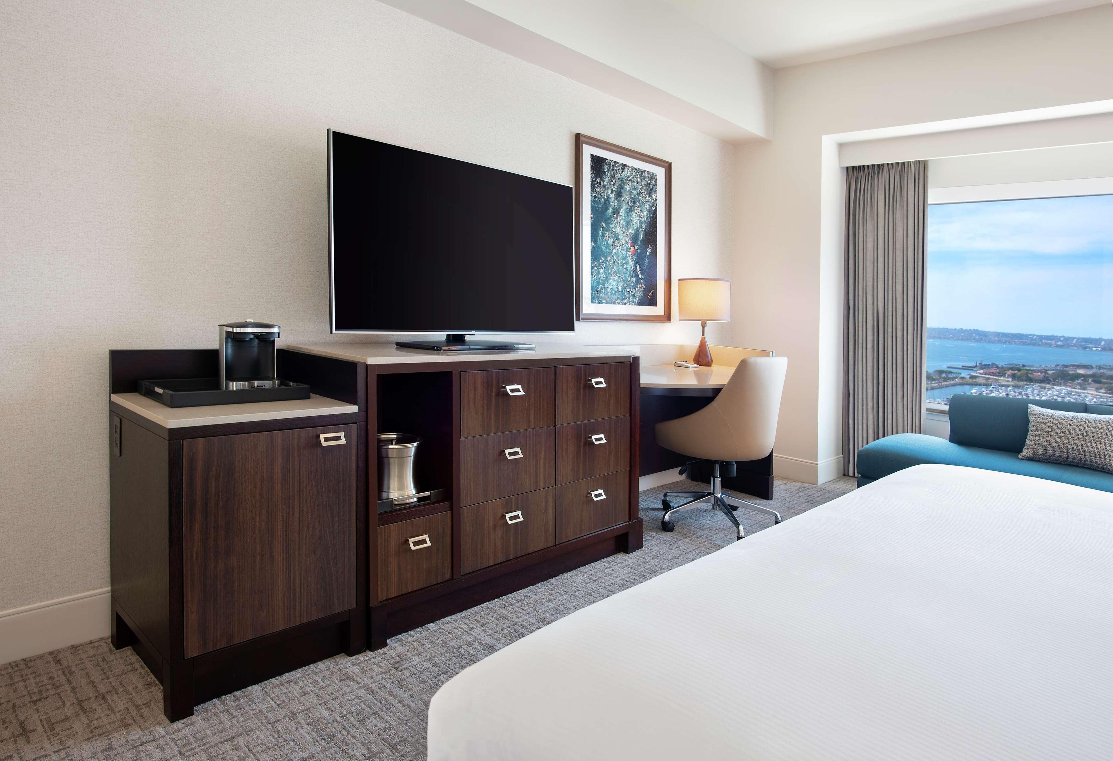 Hilton San Diego Bayfront Exterior photo