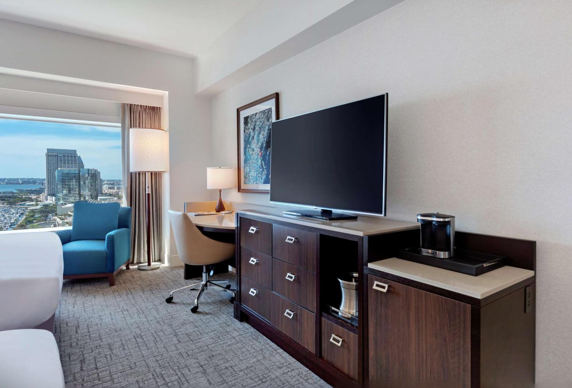 Hilton San Diego Bayfront Exterior photo